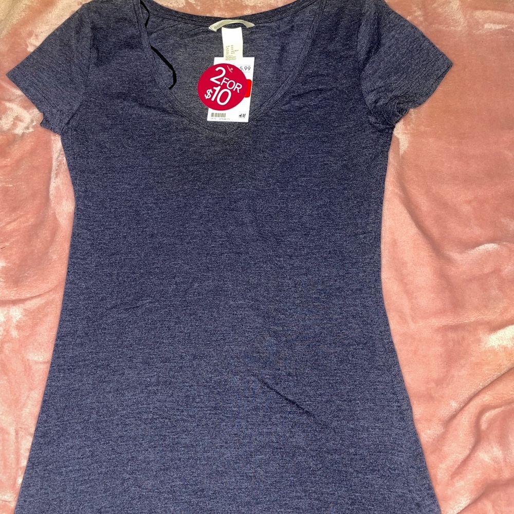 H & M basic v neck short sleeve shirt